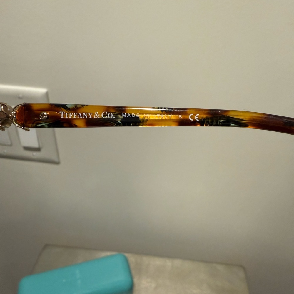 Tiffany Victoria Sunglasses in tortoise TF 4090-B 8114/3B - Picture 4 of 10